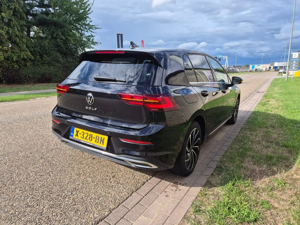Volkswagen Golf 1.5 TSI 130pk 2020 Zwart uit 2020, foto 3