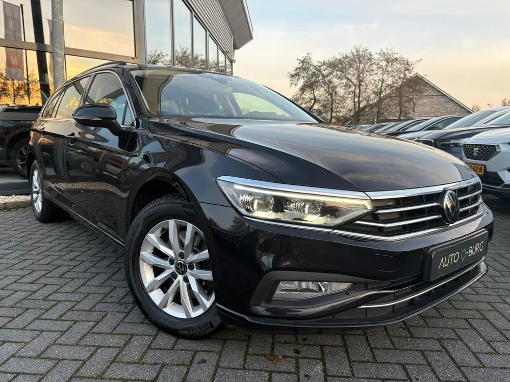 Volkswagen Passat Variant 2.0 TDI Business | DSG | Panorama uit 2022, foto 10