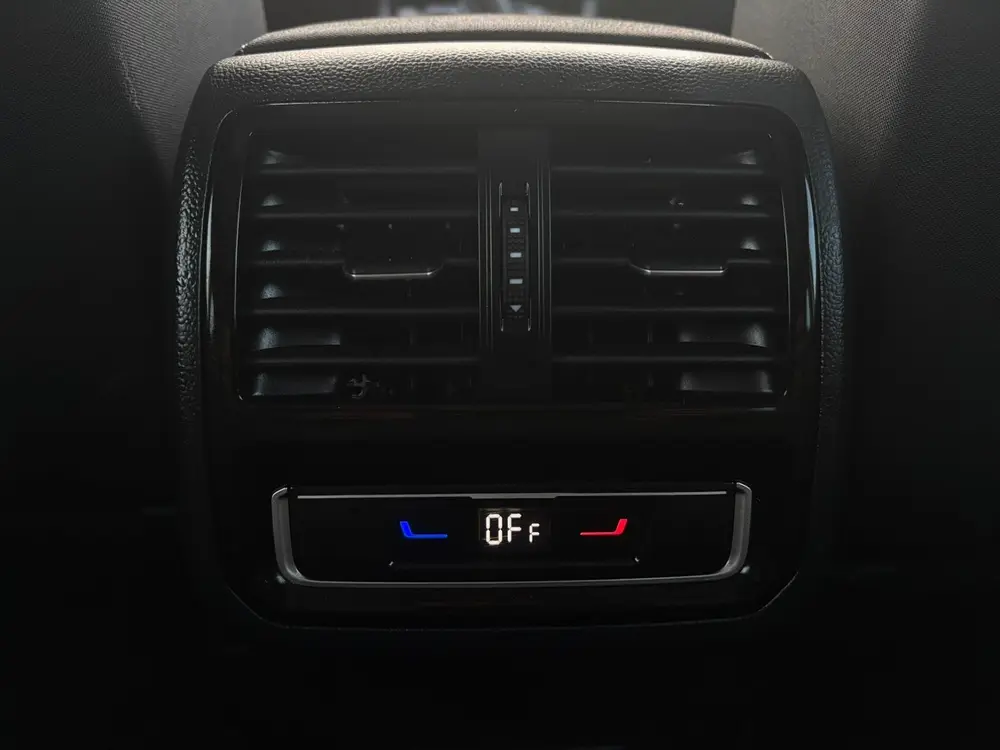 Volkswagen Passat Variant 2.0 TDI Business | DSG | Panorama uit 2022, foto 13