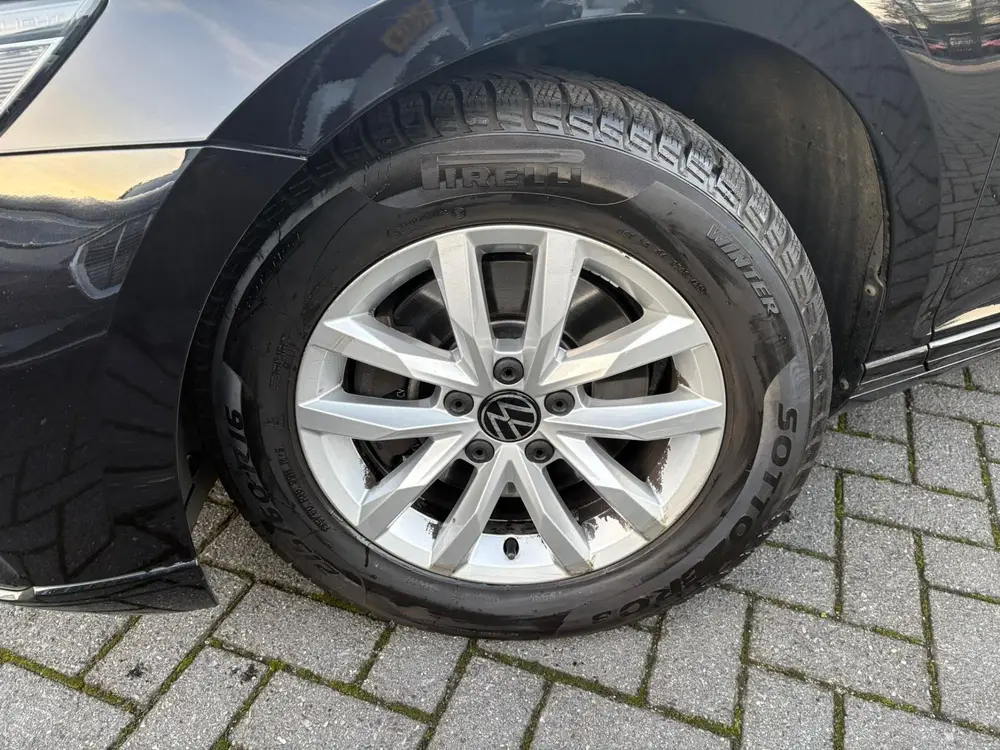 Volkswagen Passat Variant 2.0 TDI Business | DSG | Panorama uit 2022, foto 2
