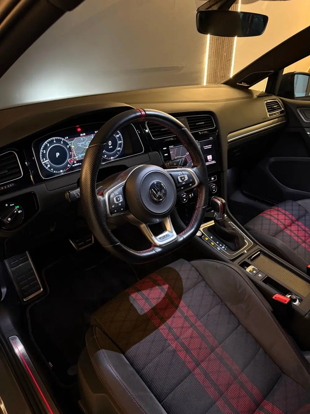 Volkswagen Golf 2.0 TSI GTI TCR|Keyless|Carplay|Dynaudio uit 2019, foto 9