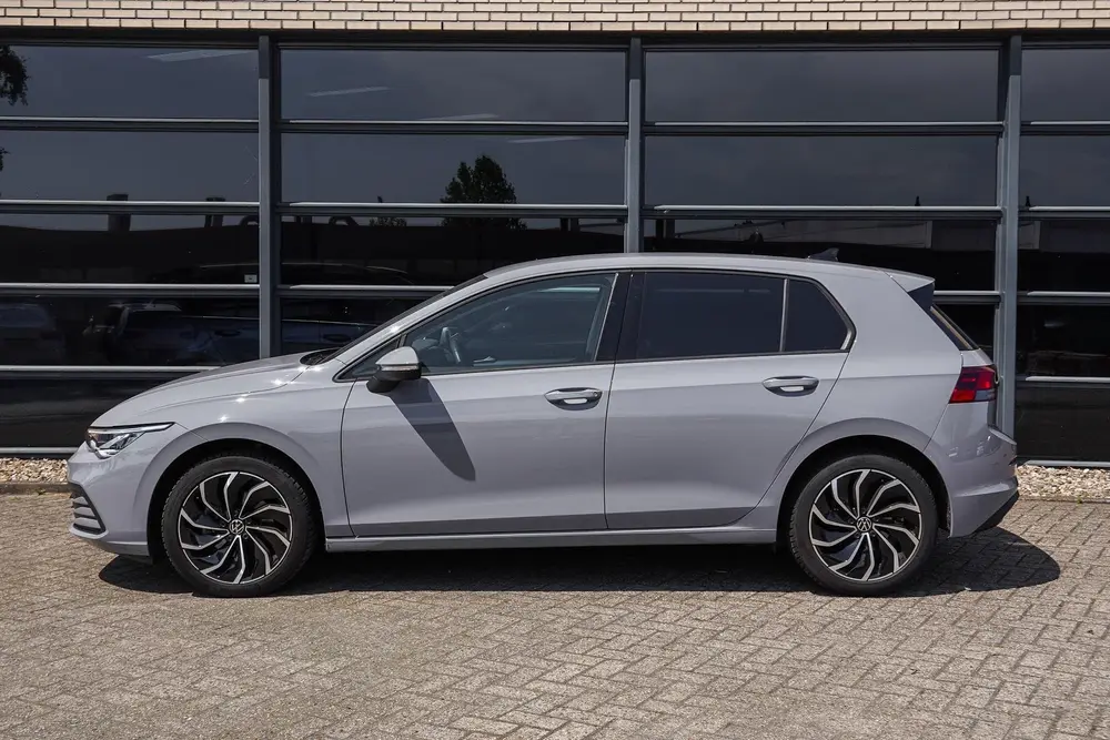 Volkswagen Golf 1.0 eTSI Aut. Life Digi.dashb.|LED|4-nw All uit 2023, foto 2