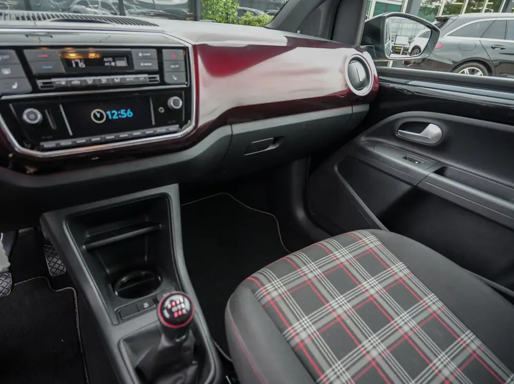 Volkswagen UP! 1.0 TSI GTI 116PK | Camera | Clima | Cruise uit 2021, foto 2