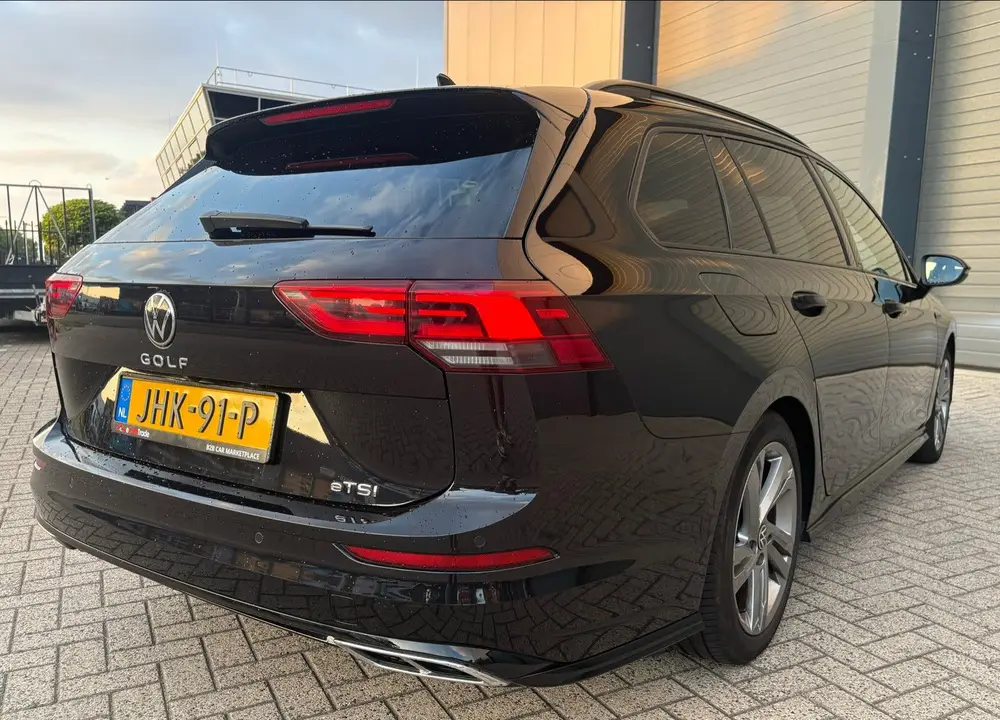 Volkswagen Golf Variant Golf R-Line 1.5 Etsi 150pk Dsg-7 2022 Zwart uit 2022, foto 13