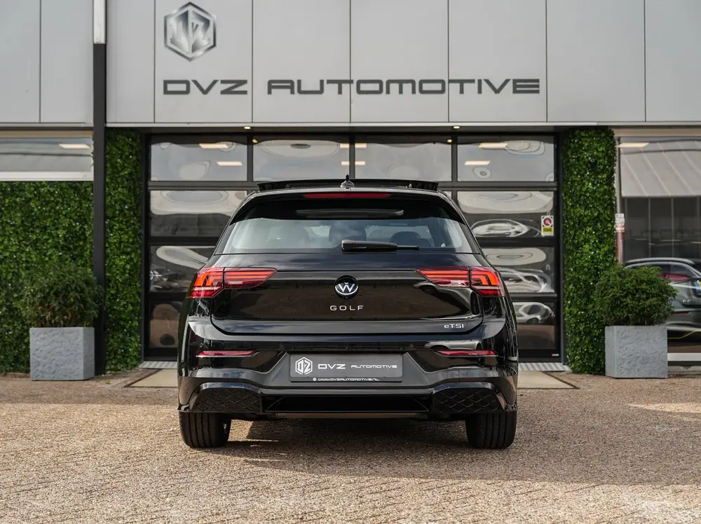 Volkswagen Golf 1.5 TSI R-Line Edition | Pano | Camera | Dri uit 2025, foto 11