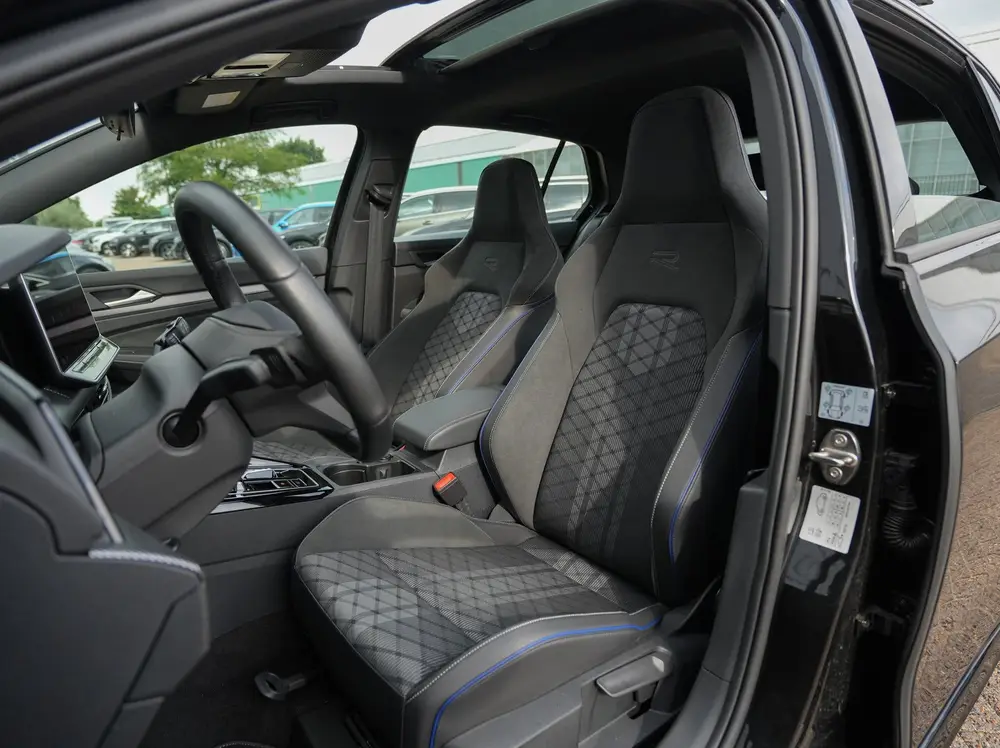 Volkswagen Golf 1.5 TSI R-Line Edition | Pano | Camera | Dri uit 2025, foto 17