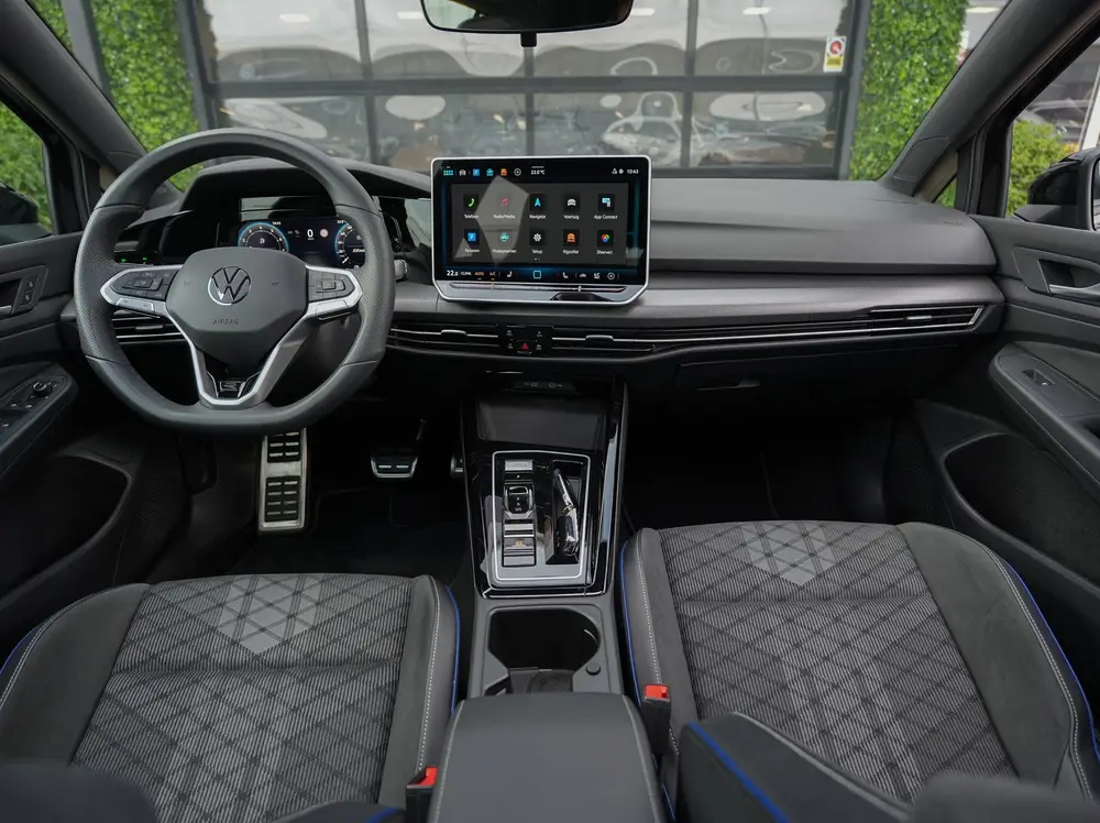 Volkswagen Golf 1.5 TSI R-Line Edition | Pano | Camera | Dri uit 2025, foto 19