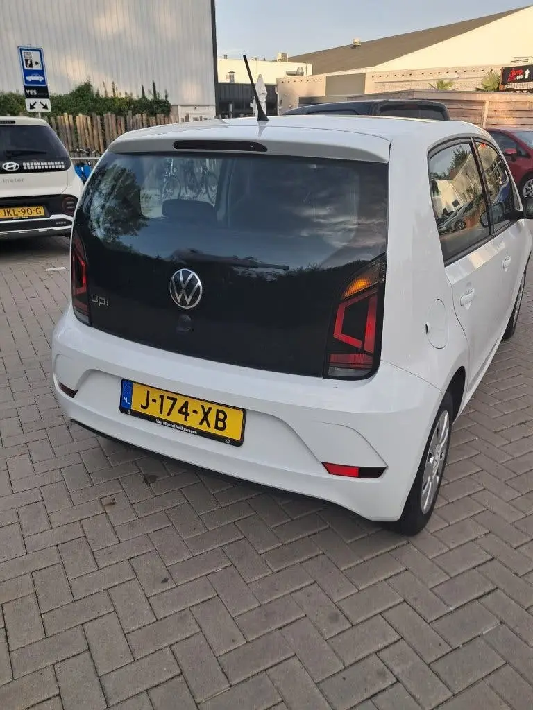 Volkswagen Up! 1.0 65PK 5D 2020 Wit uit 2020, foto 3