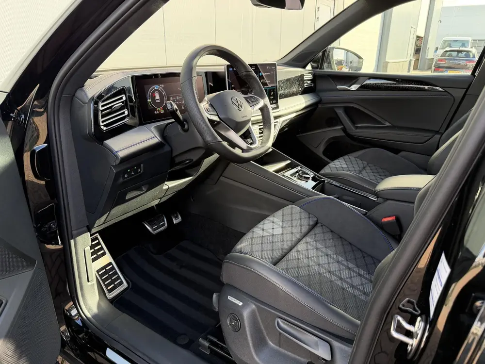 Volkswagen Tiguan 1.5 eHybrid R-Line Edition PANO | TREKHAAK uit 2025, foto 10