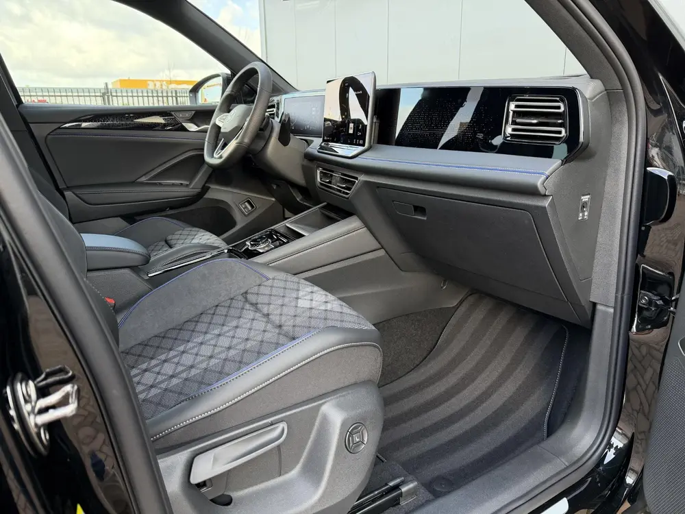 Volkswagen Tiguan 1.5 eHybrid R-Line Edition PANO | TREKHAAK uit 2025, foto 14