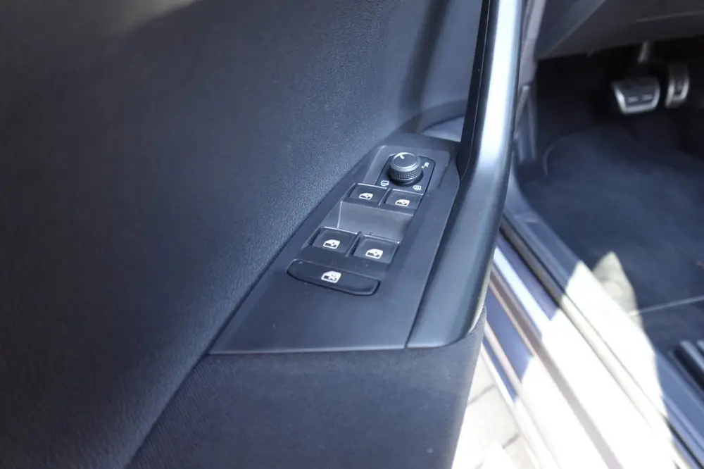 Volkswagen Taigo 1.5 TSI R-Line Business PANO KEYLESS CAM uit 2022, foto 8