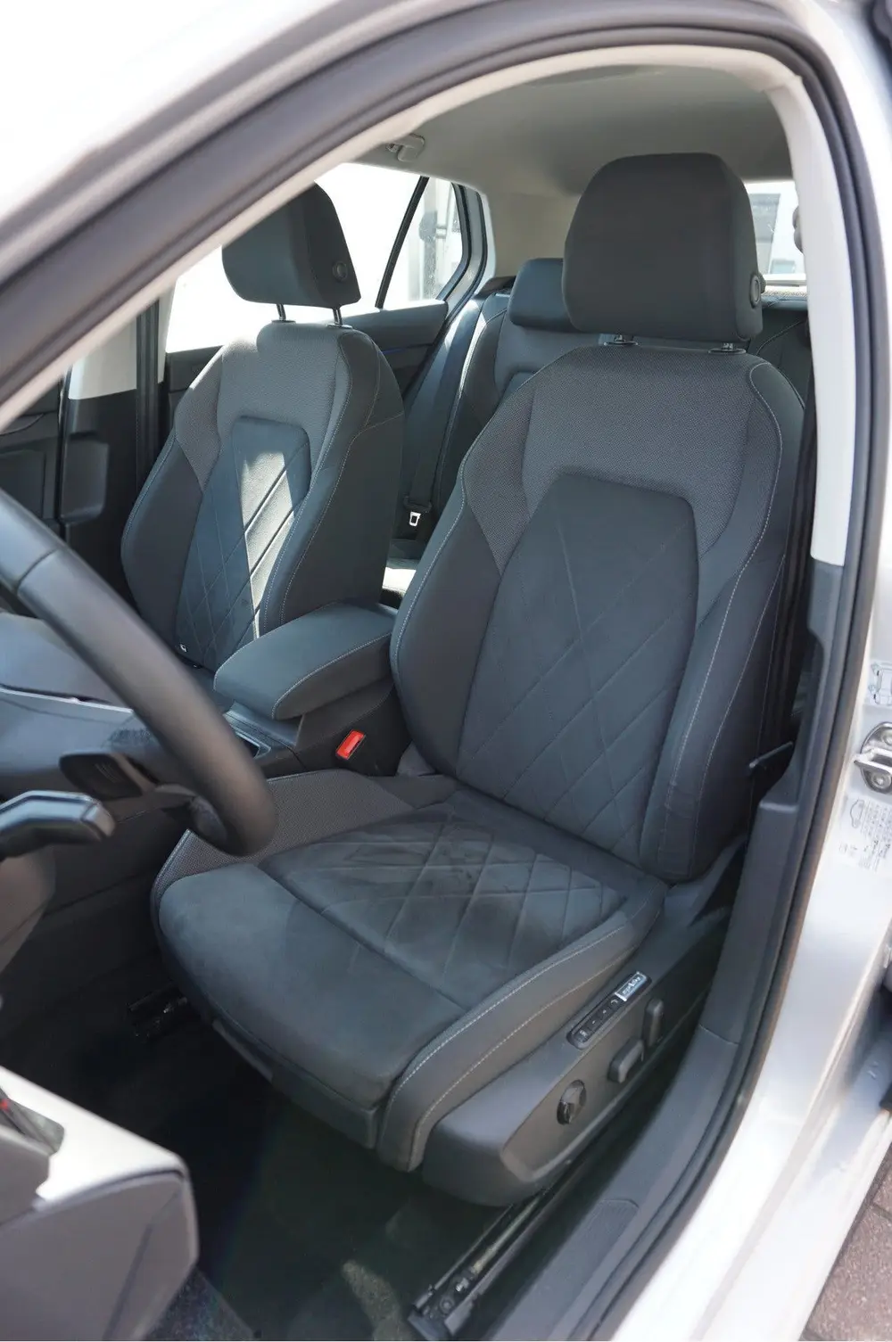 Volkswagen Golf 1.4I eHybrid Style Automaat (bj 2022) uit 2022, foto 16