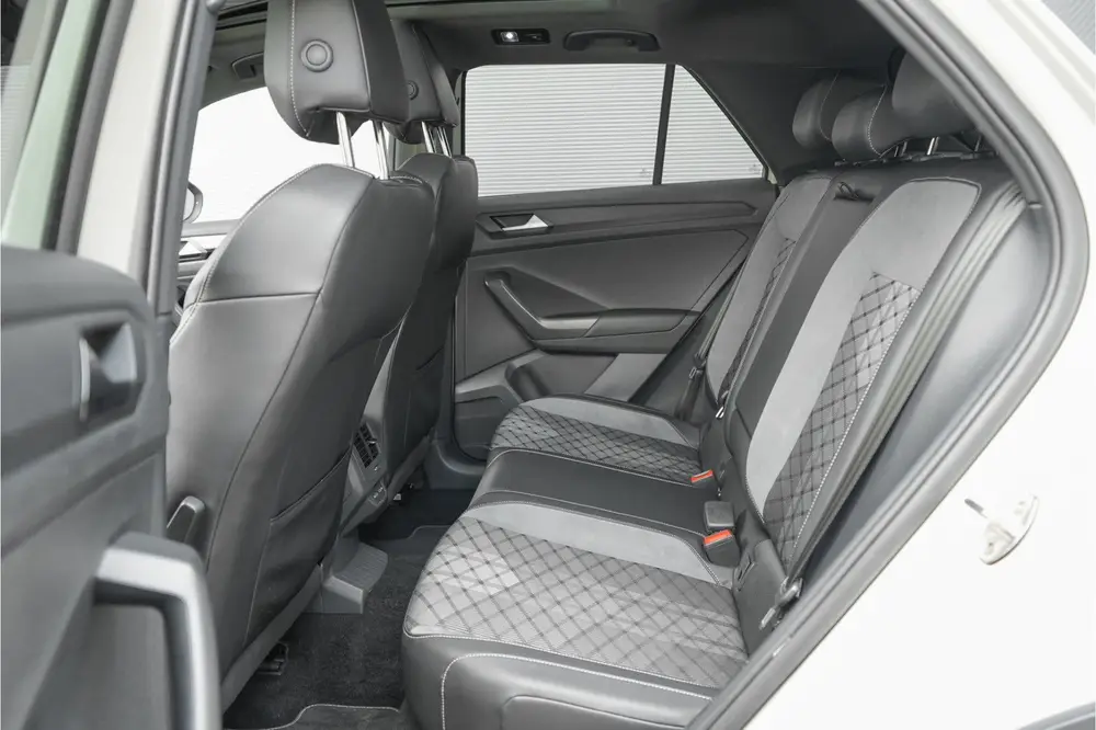 Volkswagen T-Roc 1.5 TSI R-Line Pano LED+ Beats Trekhaak ACC uit 2024, foto 7