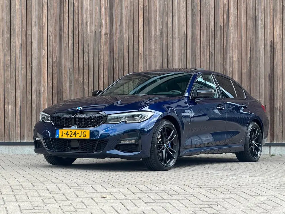BMW 3-Serie 330e High Executive M-Sport / Individual / uit 2020, foto 2