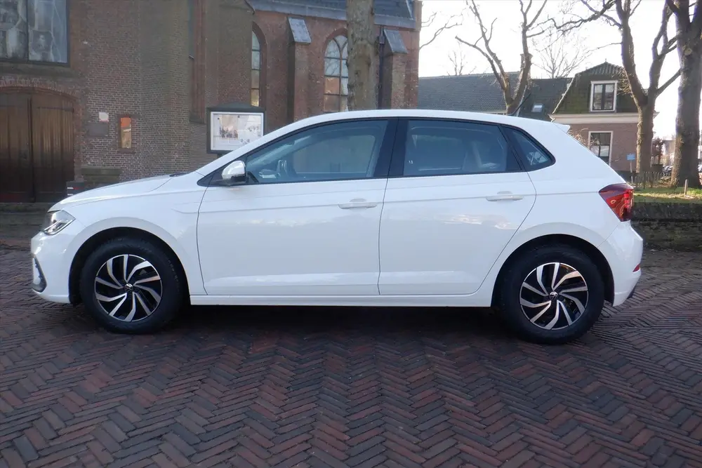 Volkswagen Polo 1.0 TSI 95pk Life PDC voor en achter -CARPLA uit 2023, foto 2