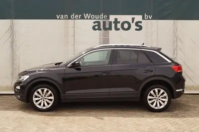 Volkswagen T-Roc 1.5 TSI 150pk DSG Style -NAVI-ECC-CAM-PDC uit 2021