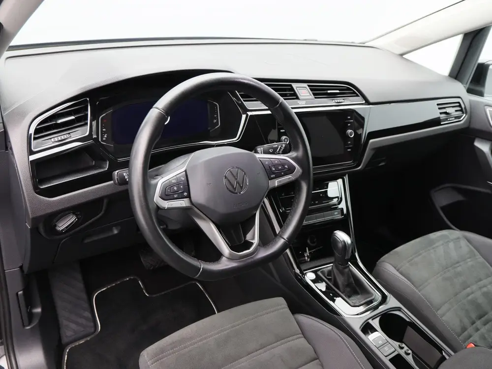 Volkswagen Touran 1.5 TSi 150Pk Highline 7p | Stoelverwarmin uit 2023, foto 3