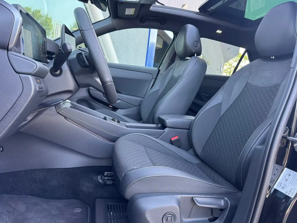 Volkswagen T-Roc 1.5 eTsi R-Line First Edition Black style H uit 2026, foto 18