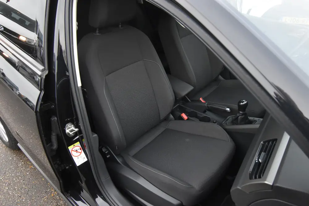 Volkswagen Polo 1.0 TSI Comfortline R-Line , NAVI , LMV16 uit 2020, foto 9