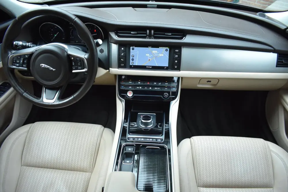 Jaguar XF 2.0d Prestige '19 Leder Xenon Clima NAvi Cruise uit 2019, foto 2