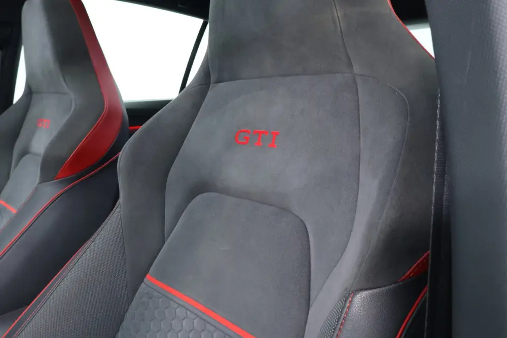 Volkswagen Golf 2.0 TSI GTI CLUBSPORT |PANO|CAMERA|CARPLAY|I uit 2022, foto 14