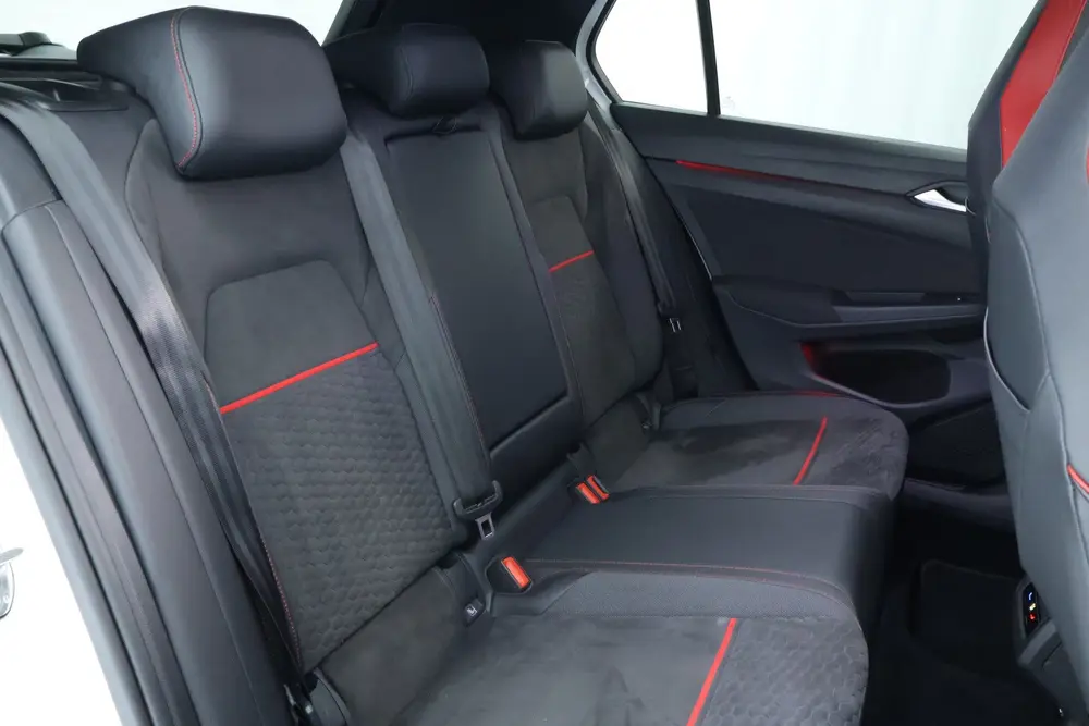 Volkswagen Golf 2.0 TSI GTI CLUBSPORT |PANO|CAMERA|CARPLAY|I uit 2022, foto 18