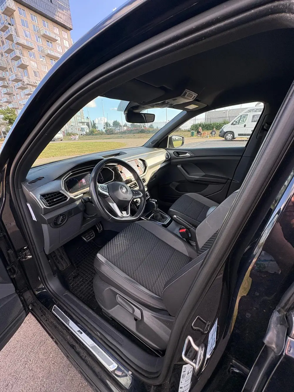 Volkswagen T-Cross R-Line 1.0 TSI 115PK 7-DSG 2019 zwart uit 2019, foto 5