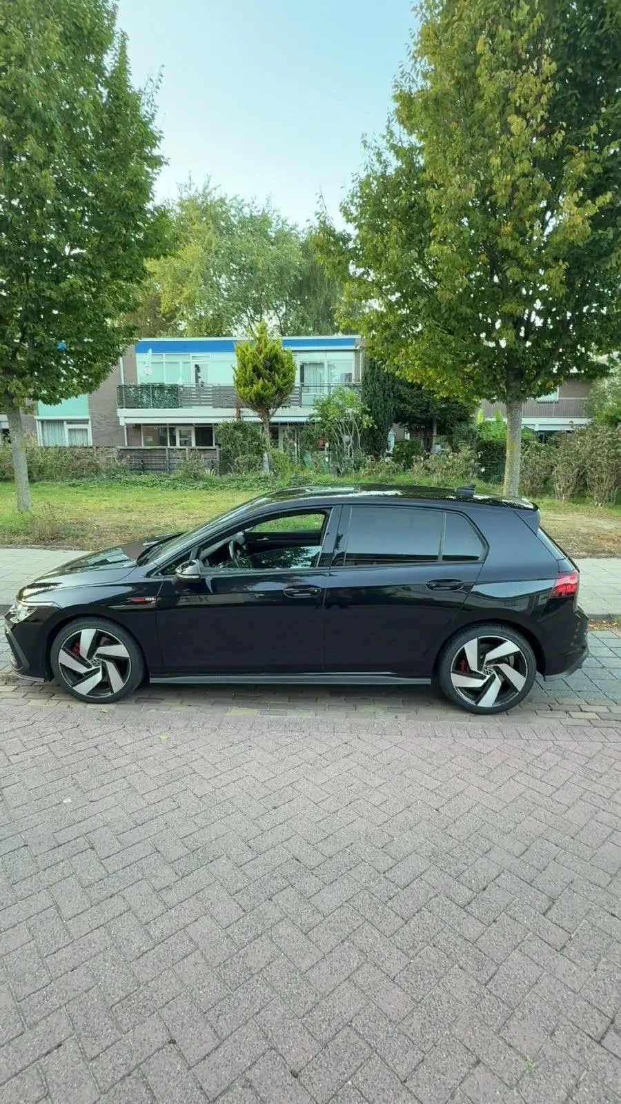 Volkswagen Golf 2.0 TSI 245pk 7-DSG 2020 Zwart uit 2020, foto 2