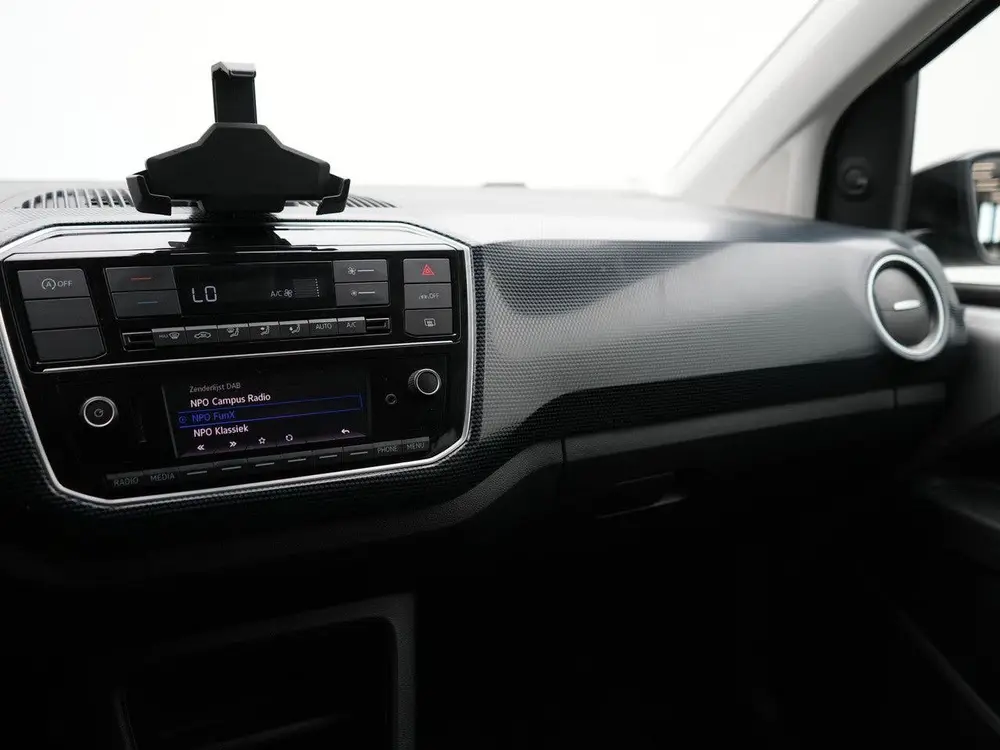 Volkswagen Up! 1.0 R-Line Bluetooth | Camera & parkeersensor uit 2023, foto 19