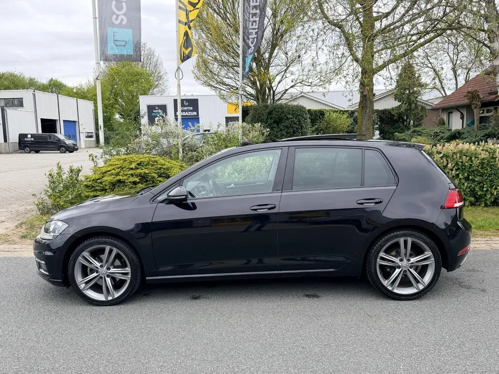 Volkswagen Golf 1.5 TSI DSG 150PK R-Line•Pano•Navi•Cam uit 2020, foto 2