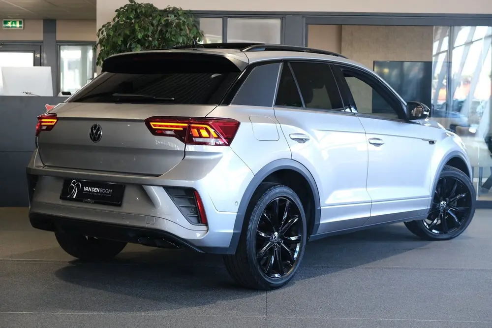 Volkswagen T-Roc 1.5 TSI R-Line Black Pack Pano Navi Acc Led uit 2022, foto 2