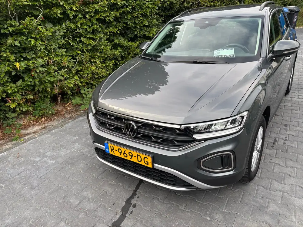 Volkswagen T-Roc 1.0 TSI life business 110pk 2022 Grijs uit 2022