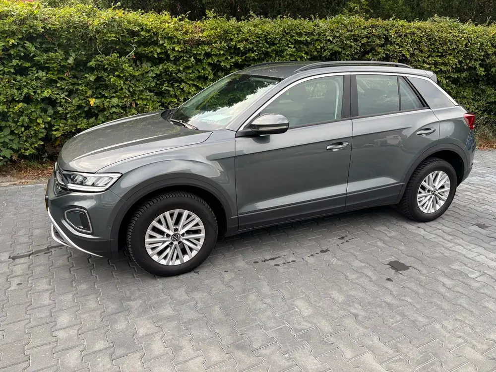 Volkswagen T-Roc 1.0 TSI life business 110pk 2022 Grijs uit 2022, foto 3