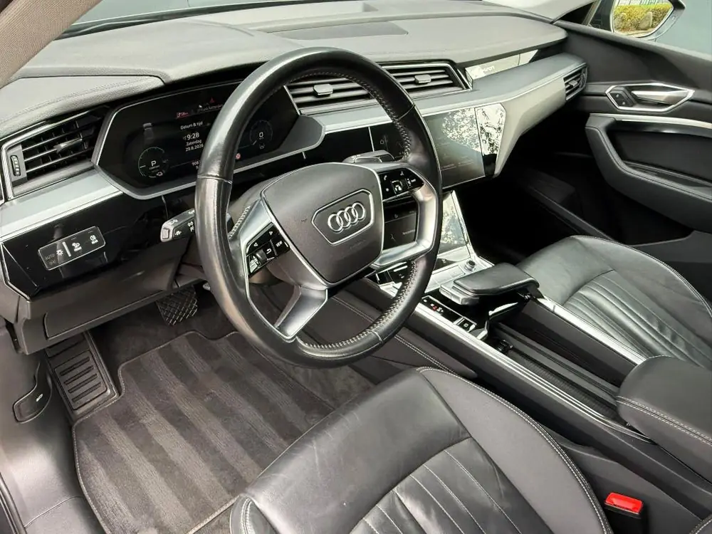 Audi E-tron Sportback 55 quattro Business edition Plus 95 kW uit 2020, foto 2