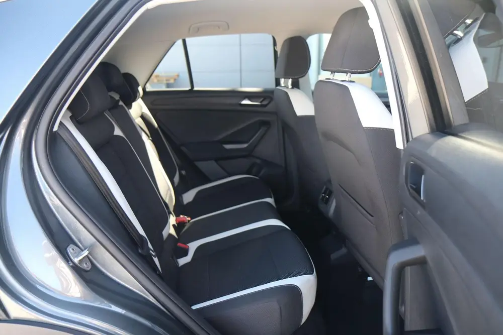 Volkswagen T-Roc 1.5 TSI 150pk Sport | Navigatie | Achteruit uit 2020, foto 16