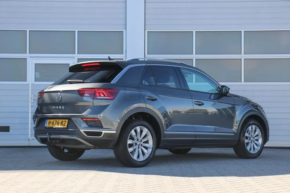 Volkswagen T-Roc 1.5 TSI 150pk Sport | Navigatie | Achteruit uit 2020, foto 2