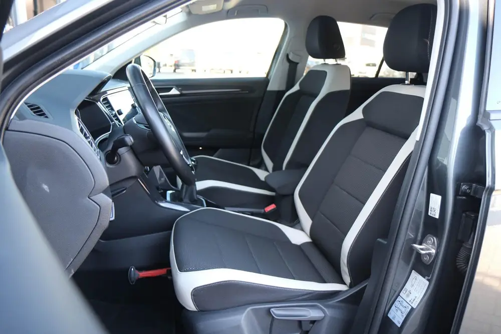 Volkswagen T-Roc 1.5 TSI 150pk Sport | Navigatie | Achteruit uit 2020, foto 4