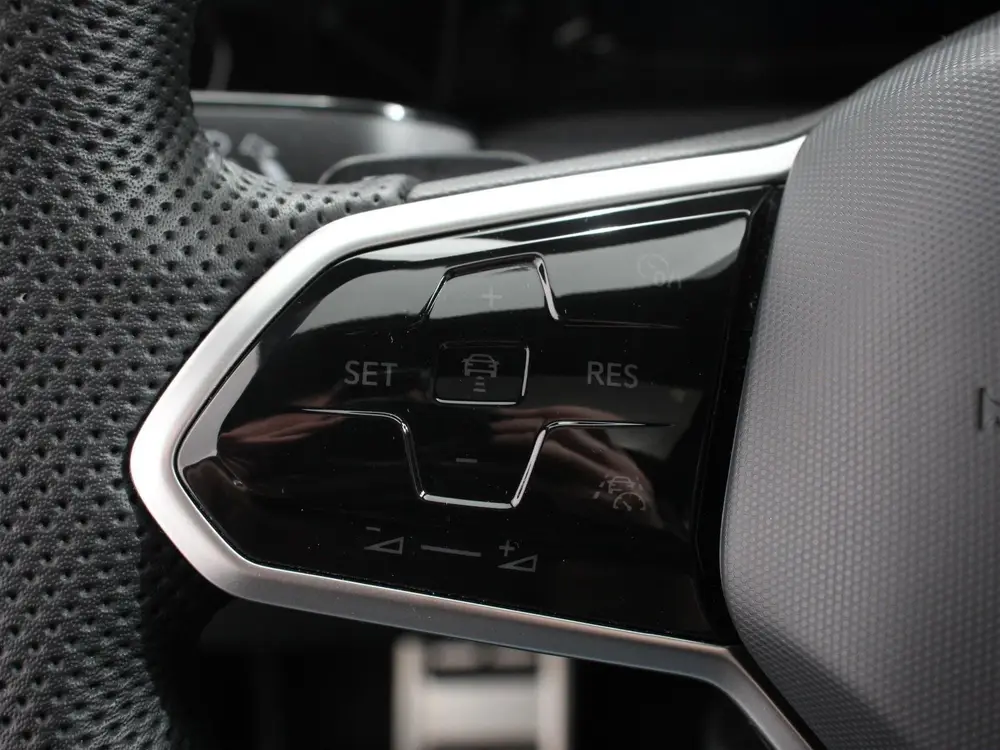 Volkswagen Golf 1.5 eTSI DSG R-Line Panorama dak Navigatie A uit 2024, foto 15