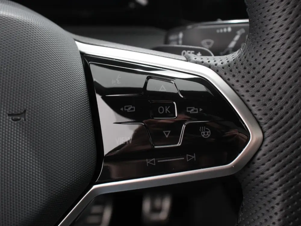 Volkswagen Golf 1.5 eTSI DSG R-Line Panorama dak Navigatie A uit 2024, foto 17