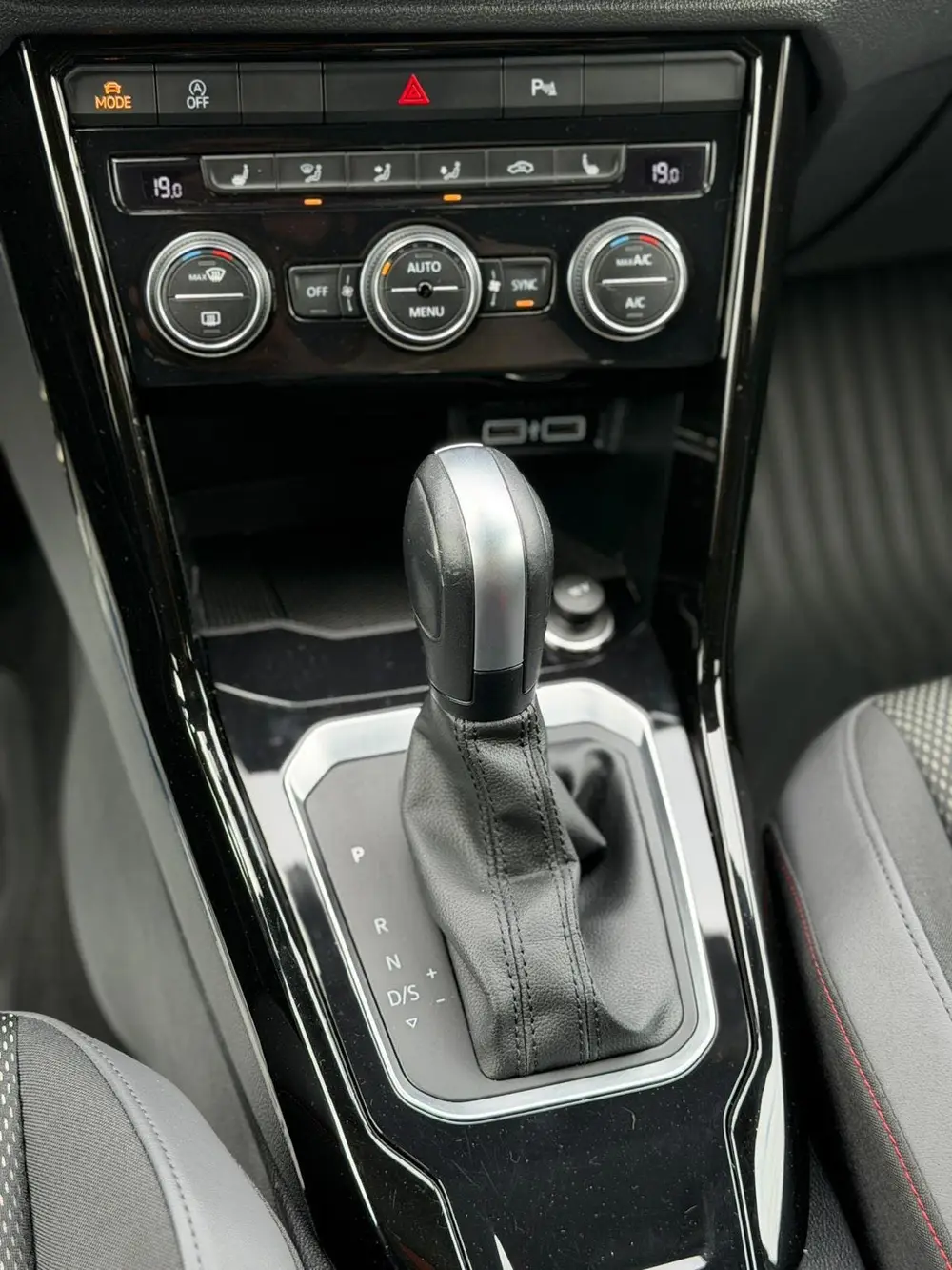 Volkswagen T-Roc 1.5 TSI DSG Sport R|PANO |CARPLAY|BEATS uit 2020, foto 17