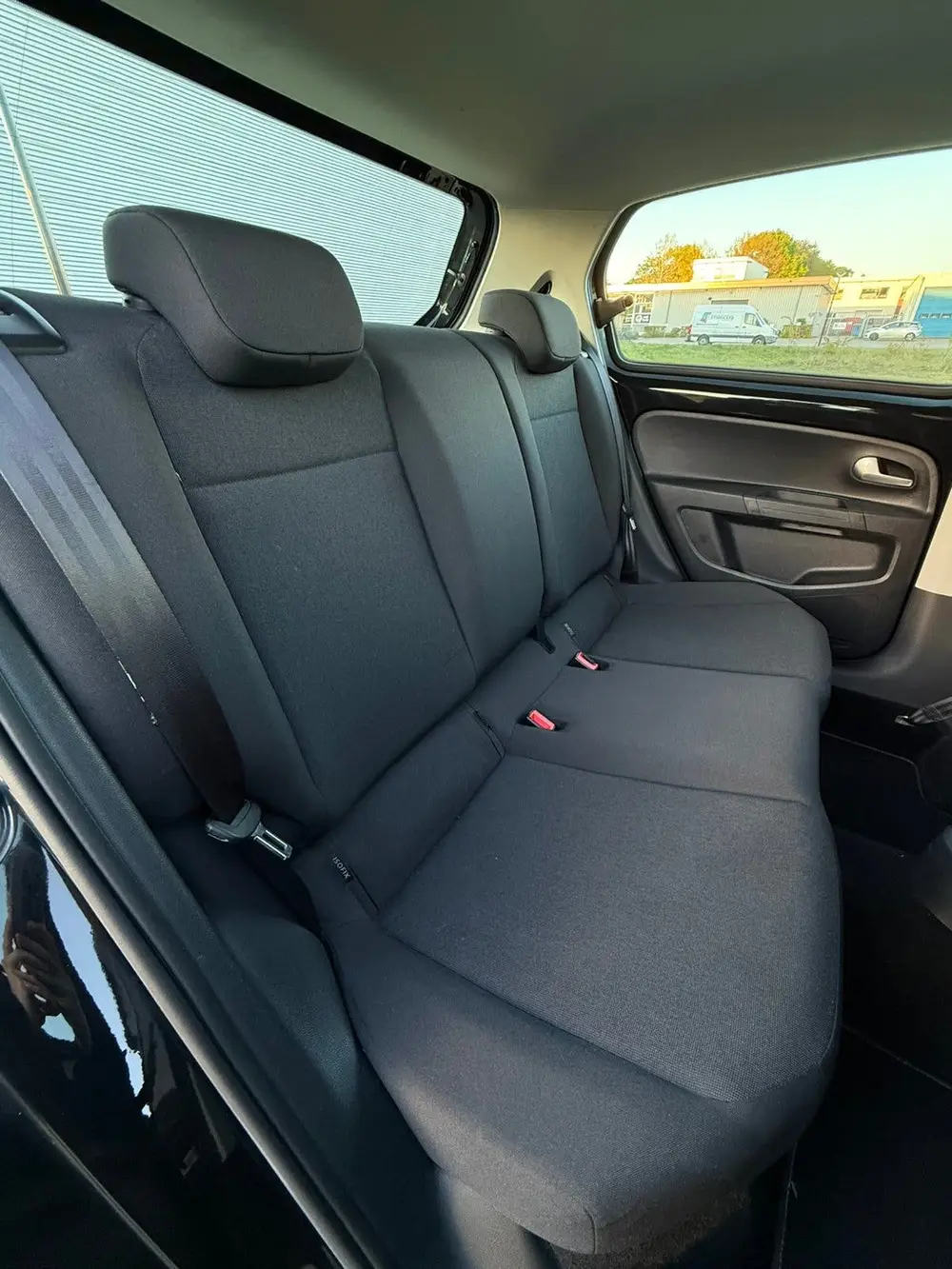 Volkswagen Up! Facelift 1.0 60PK 5D BMT 2019 Zwart uit 2019, foto 10