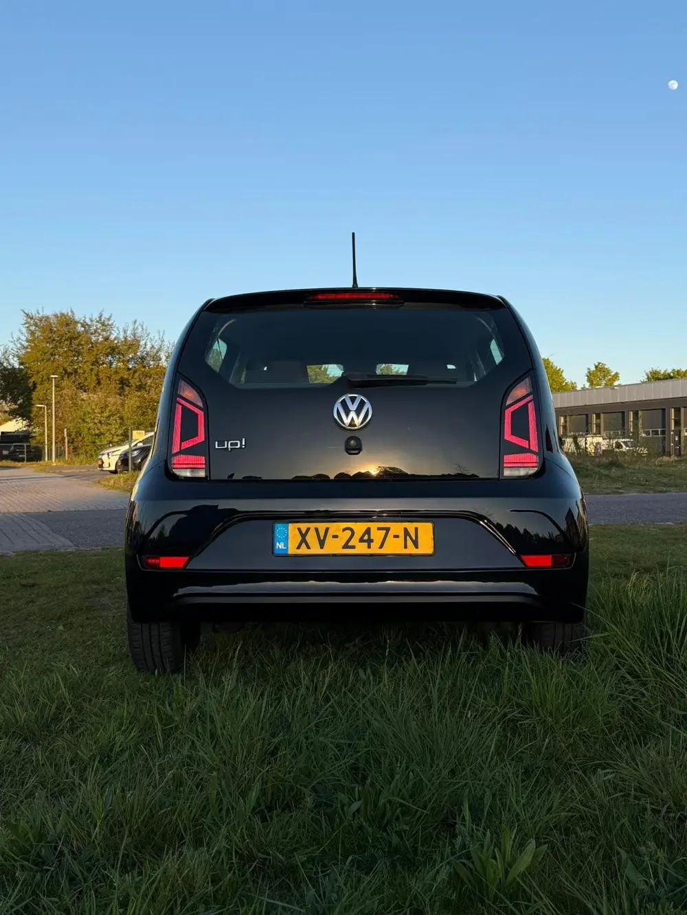 Volkswagen Up! Facelift 1.0 60PK 5D BMT 2019 Zwart uit 2019, foto 6