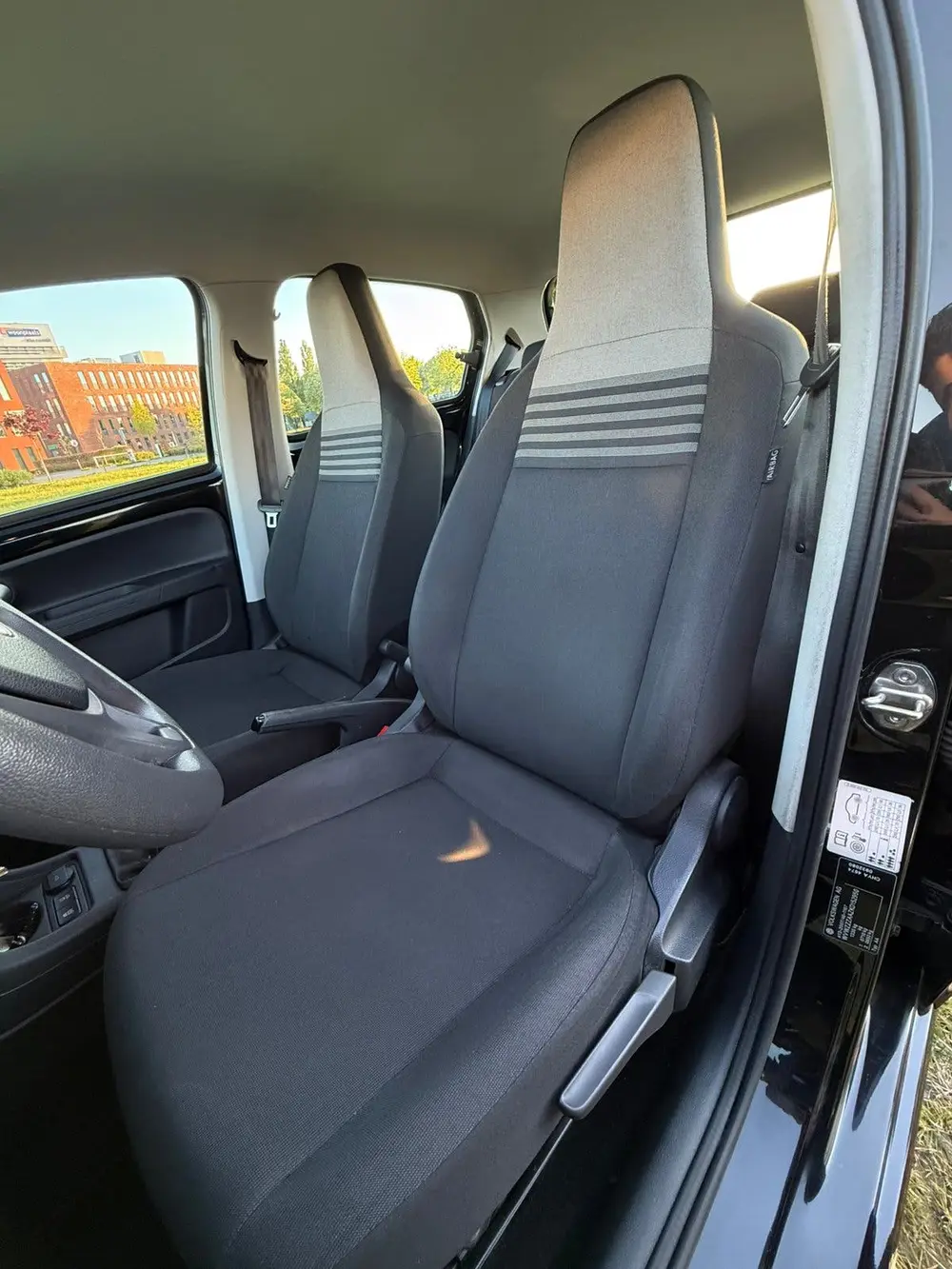 Volkswagen Up! Facelift 1.0 60PK 5D BMT 2019 Zwart uit 2019, foto 9
