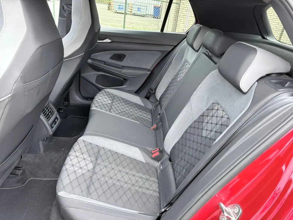 Volkswagen Golf 1.5 Etsi 3x R-line 150pk 7-DSG 2021 Pano uit 2021, foto 15