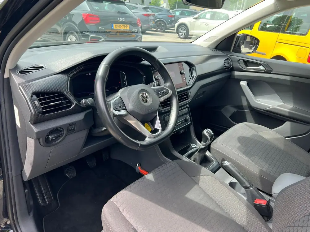 Volkswagen T-Cross 1.0 TSI r line virtual cockpit, trekhaak uit 2019, foto 2
