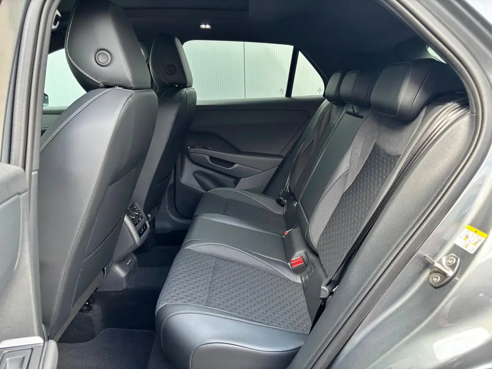 Volkswagen T-Roc 1.5 eTsi (150 pk) R-Line automaat - panoram uit 2026, foto 19