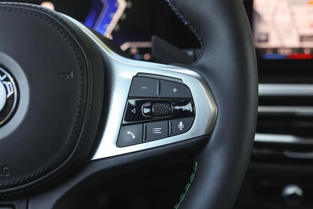 BMW B3 Touring Automaat / Trekhaak / Adaptief M onderstel uit 2023, foto 19