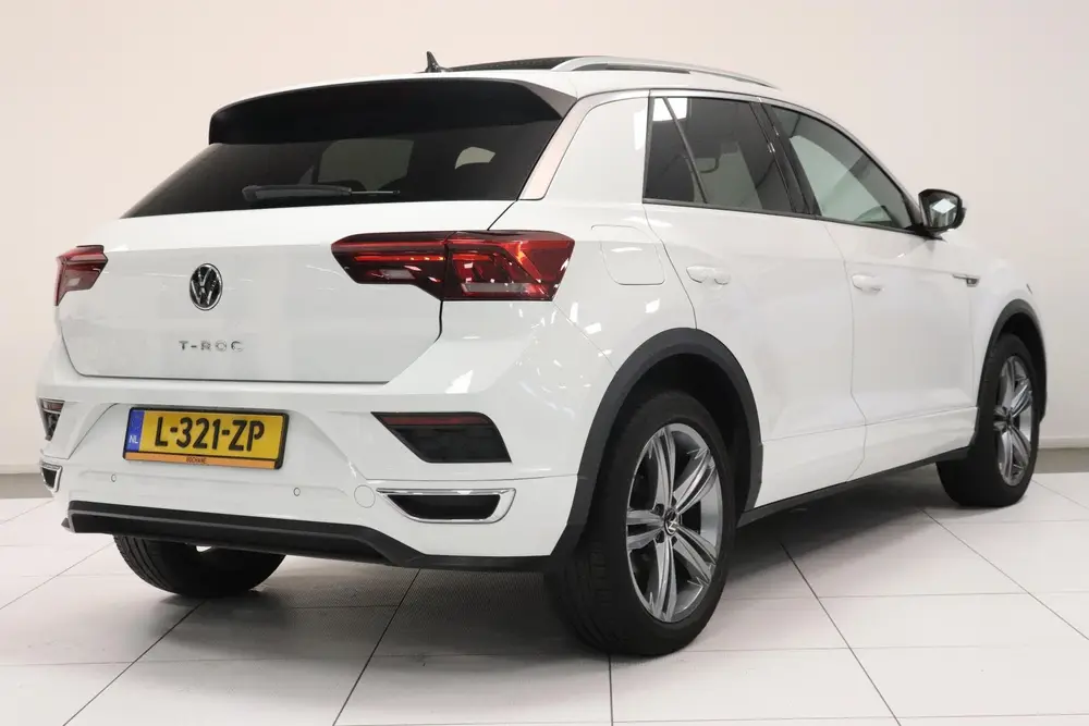 Volkswagen T-Roc 1.5 TSI 3x R-line | Pano | Camera | Navigat uit 2021, foto 2