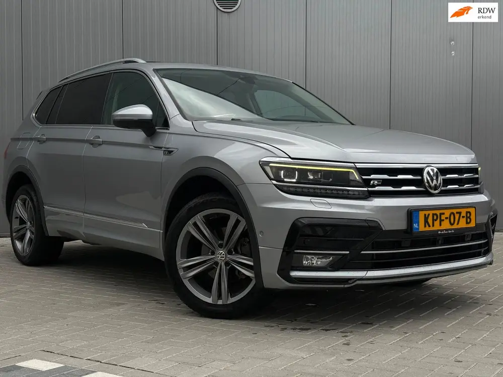 Volkswagen Tiguan Allspace 2.0 TDI R-Line 7p. PANO 360 Xenon uit 2020