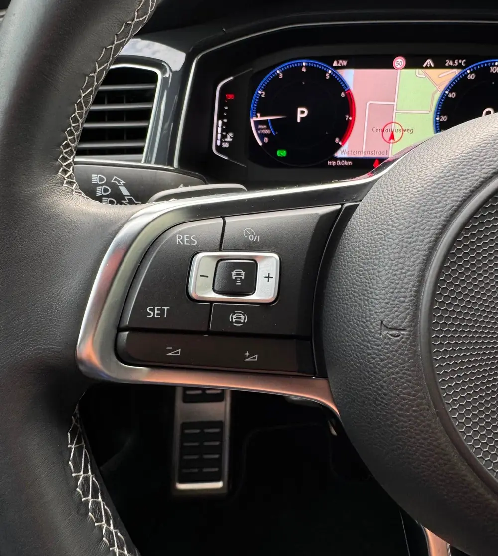 Volkswagen T-Roc 1.5 TSI 3x R-Line Pano Virtual Trekhaak Nav uit 2019, foto 10